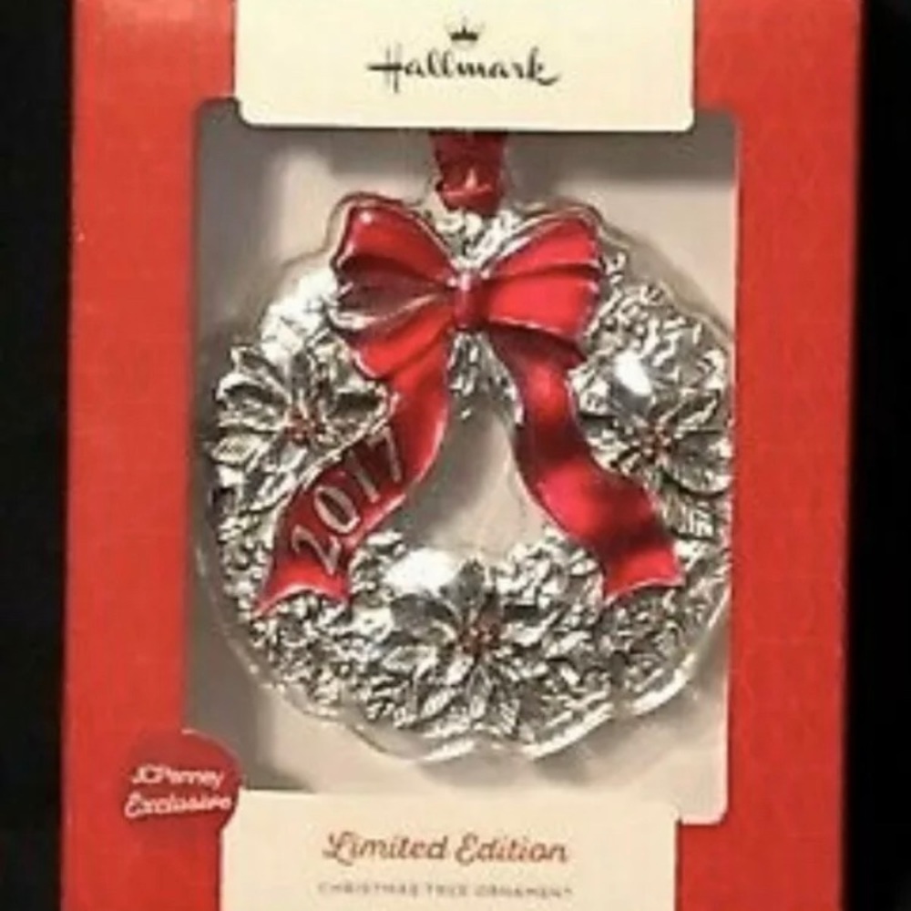 2017 HALLMARK CHRISTMAS TREE WREATH ORNAMENT